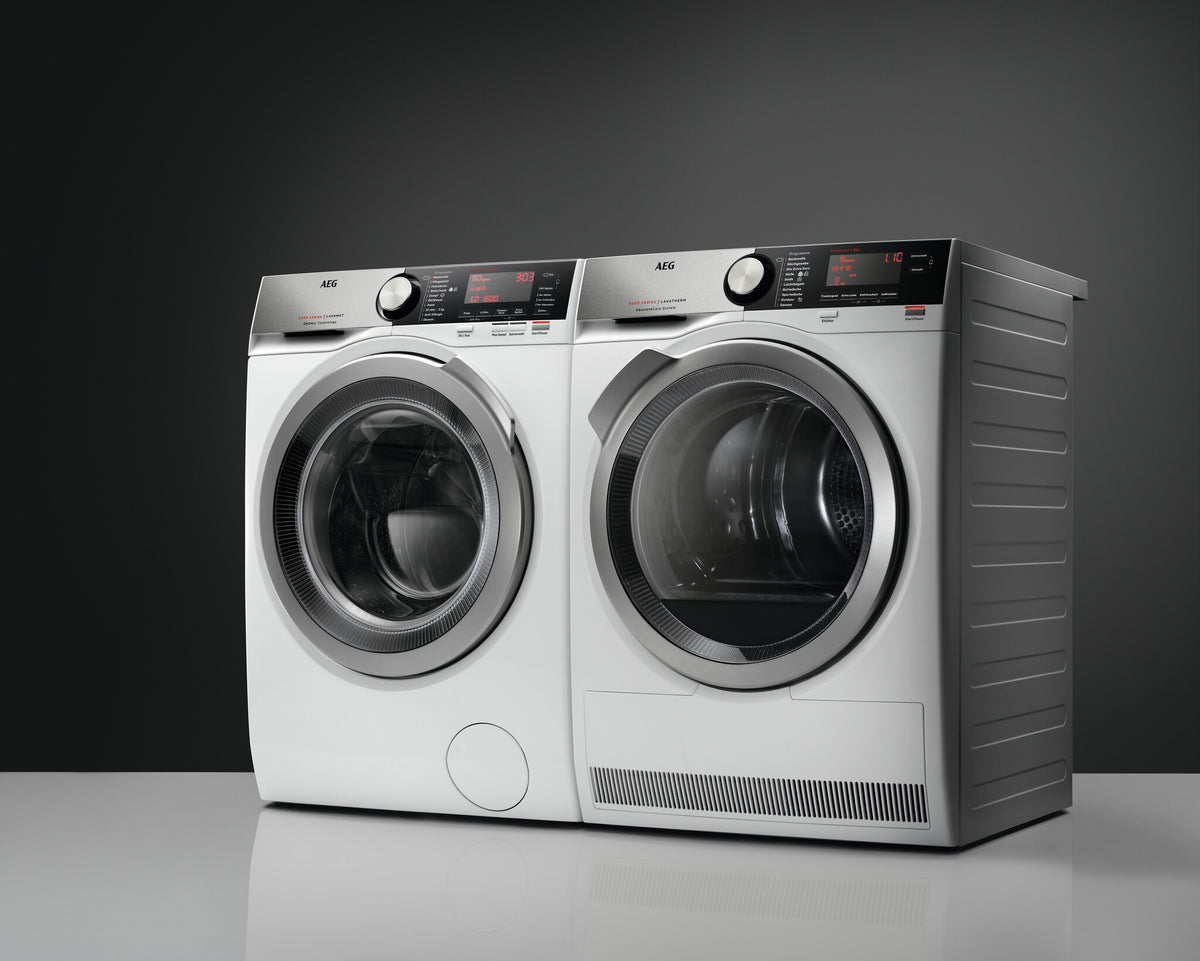 AEG L8FE96CS wasmachine Voorlader 9 kg 1600 RPM Roestvrijstaal, Wit